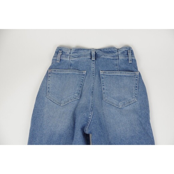 Hollister Ultra High-Rise Mom Jeans - Size 20 | Trendy and Comfortable Denim - Picture 8 of 9